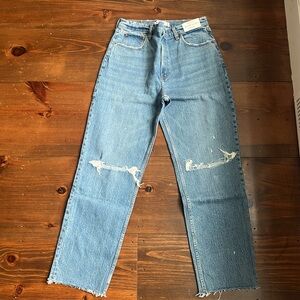 Abercrombie & Fitch Ultra High Rise The 90s straight Jean size 31-12R